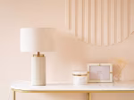 Lampe en céramique blanche et abat-jour en coton beige