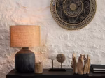 Lampe en céramique noire et abat-jour en jute
